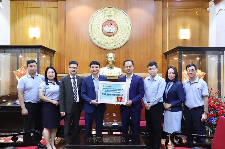 VIETBANK ỦNG HỘ ĐỒNG BÀO KHẮC PHỤC THIỆT HẠI DO BÃO LŨ